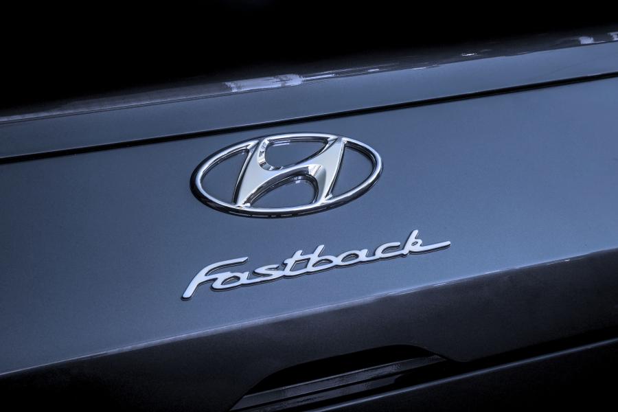 Логотип Hyundai i30 Fastback (PD) 2018 года  (UK) (фото 9 из 40)